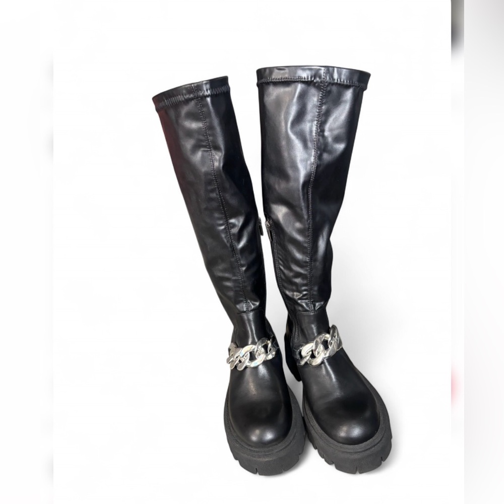 Black Knee-High Boots with Chain Detail